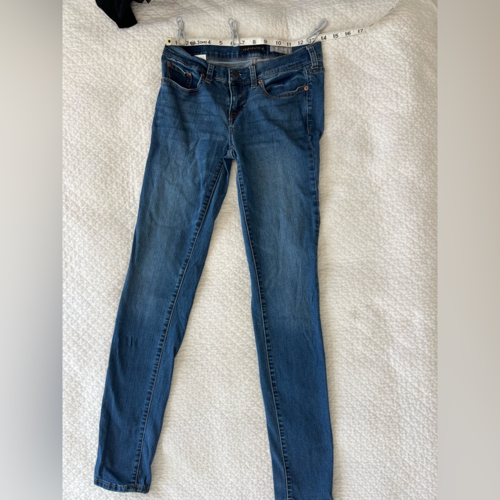 Aeropostale skinny jeans size 4
Dark blue wash mid rise
